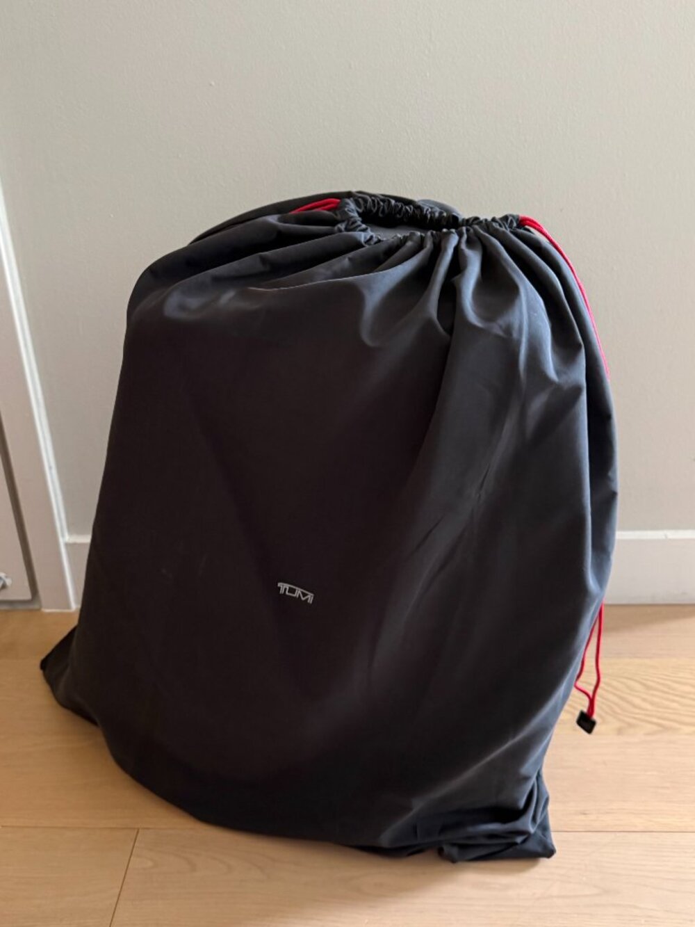 TUMI 19 Degree Expandable Carry-On – Black Textured - Picture 6 of 10